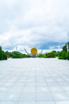南寧東站銅鼓蘆笙廣場(chǎng)雕塑