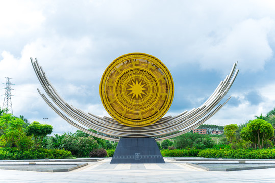 南寧東站銅鼓蘆笙廣場(chǎng)雕塑