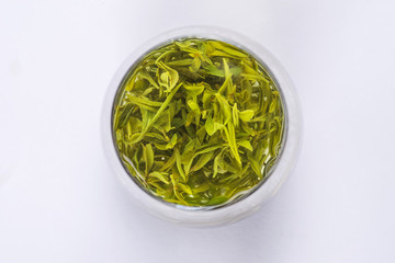 泡在水中的茶葉