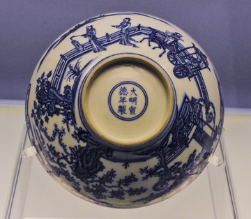 青花人物紋碗