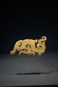 戰(zhàn)國(guó)青玉谷紋龍形珮
