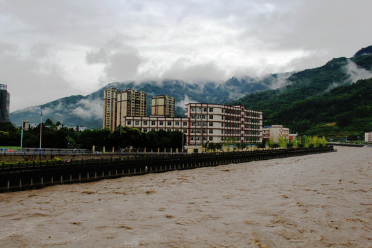 滎經(jīng)洪水滿河