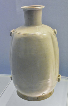 邢窯白釉穿戴壺