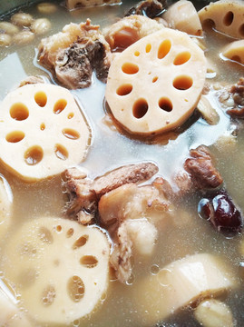 蓮藕骨頭湯
