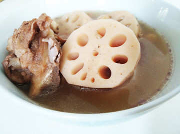 蓮藕骨頭湯