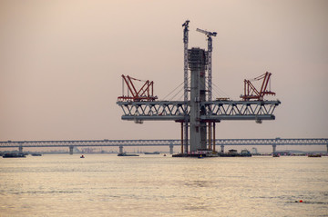建設中的蕪湖長江大橋