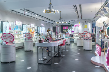 大型商場化妝品專賣店