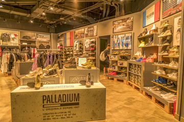 大型商場服裝專賣店