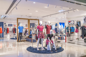 大型商場(chǎng)服裝專(zhuān)賣(mài)店