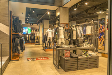 大型商場服裝專賣店