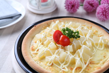 菠蘿薄餅披薩