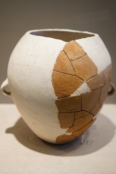 新石器時(shí)代彌勒院遺址陶壺