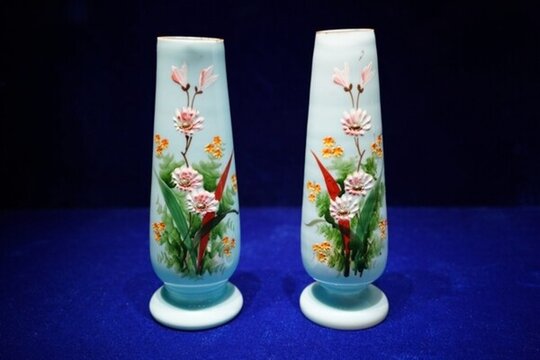 描金藍(lán)色玻璃畫(huà)琺瑯花卉紋瓶