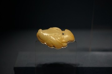明代白玉鱖魚