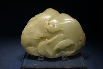 清代青白玉桃蝠