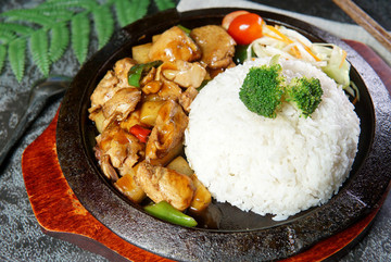 鐵板黃燜雞飯