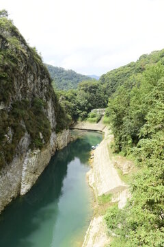 山巒湖泊