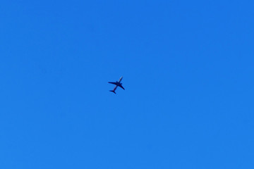 天空中飛行的飛機