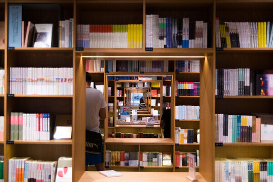 書店書架