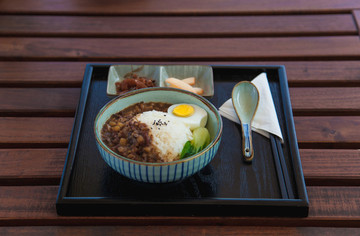 鹵肉飯