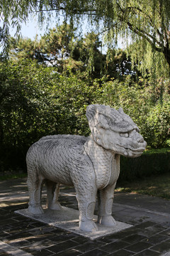 明十三陵神路麒麟雕塑