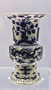 景德鎮(zhèn)窯青花龍鳳紋出戟尊