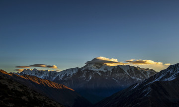 貢嘎山