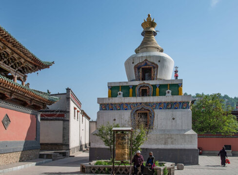 湟中塔爾寺白塔