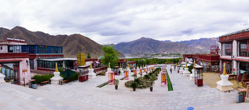 遠(yuǎn)望布達(dá)拉宮