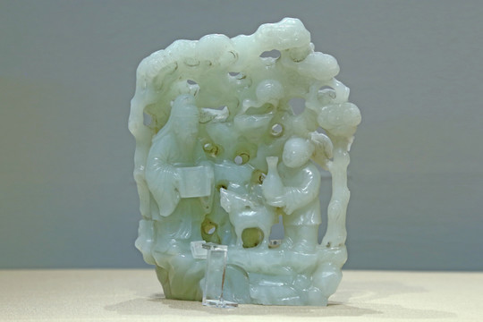 青玉圓雕人物山子