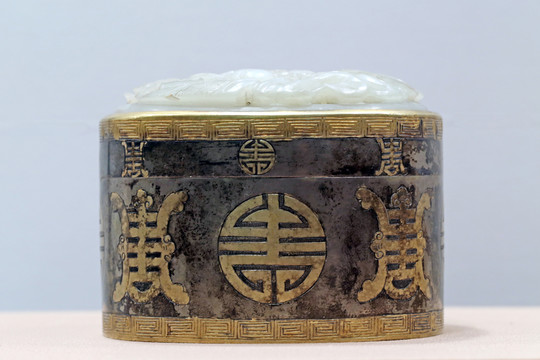 鑲玉萬壽紋橢圓形銀香盒