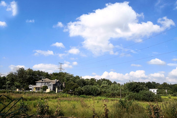 藍(lán)天白云村莊