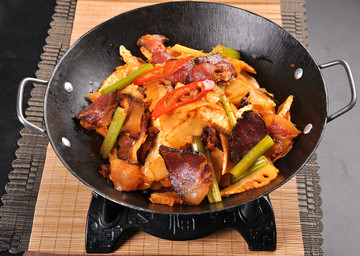 干鍋筍尖老臘肉