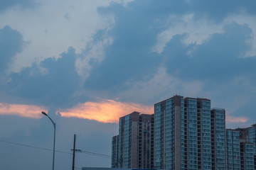 夕陽下的住宅小區(qū)