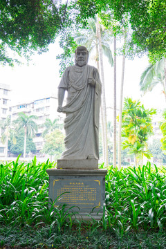 醫(yī)學(xué)之父希波克拉底雕像