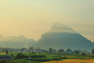 山村早晨