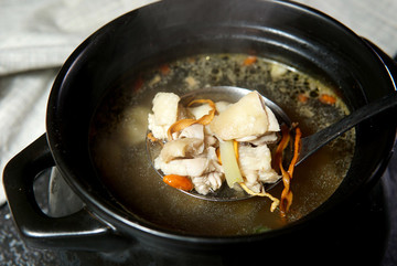 蟲草土雞湯