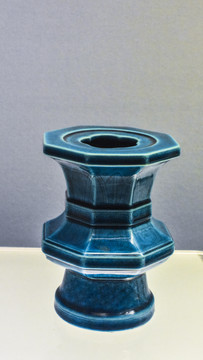 景德鎮(zhèn)窯孔雀綠釉花插