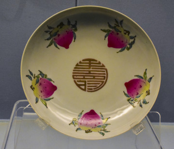 景德鎮(zhèn)窯粉彩桃果紋盤(pán)