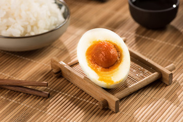 咸蛋鹽蛋咸鴨蛋冒油咸蛋黃米飯碗