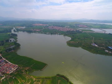 航拍北方山區(qū)農(nóng)村田園風(fēng)光