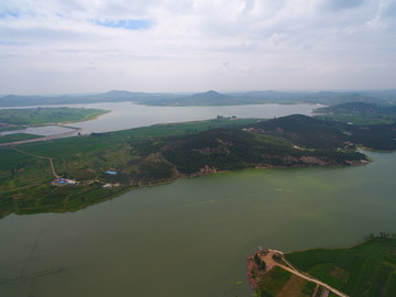 航拍北方山區(qū)農(nóng)村田園風(fēng)光