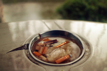 煙蒂