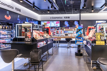 高檔化妝品店內(nèi)景