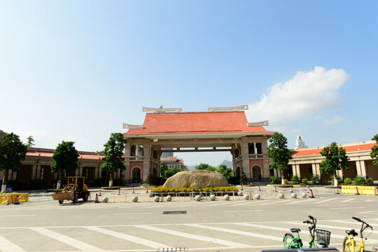 集美大學(xué)南門