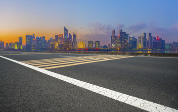 道路路面和杭州現(xiàn)代建筑群