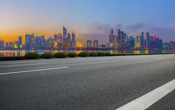道路路面和杭州現(xiàn)代建筑群