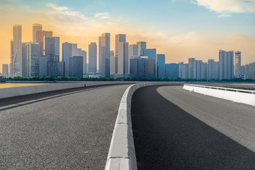 道路地面和杭州錢(qián)江新城建筑群
