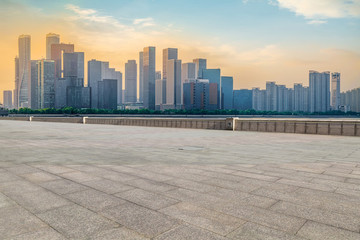 廣場地磚和錢江新城摩天大樓