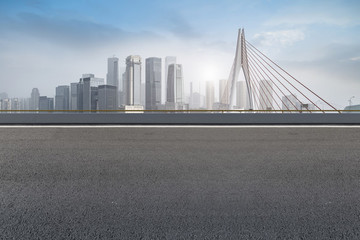 道路路面和重慶城市建筑天際線
